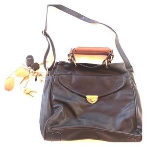 Medium sized cross body handbag